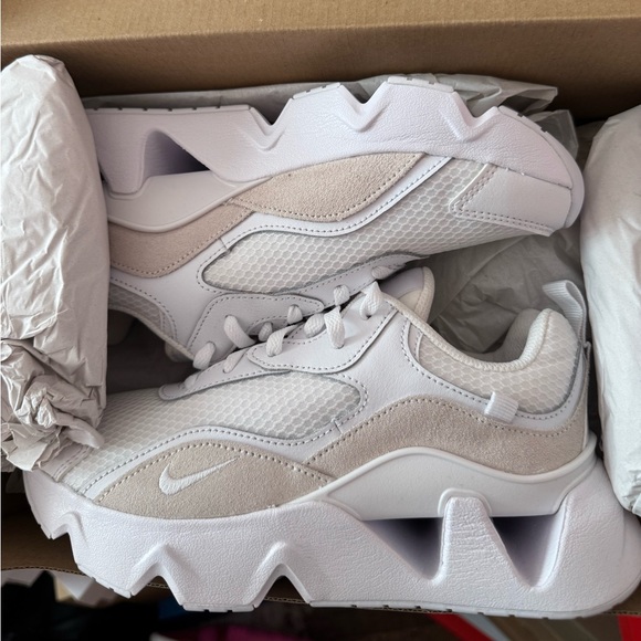 Nike RYZ 365 2 White size 5W - Picture 1 of 2